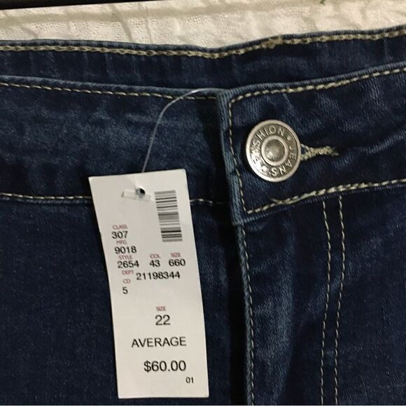 Avenue Skinny Distressed  Jeans Size 22 *Wrong Inside Tag - Picture 6 of 9
